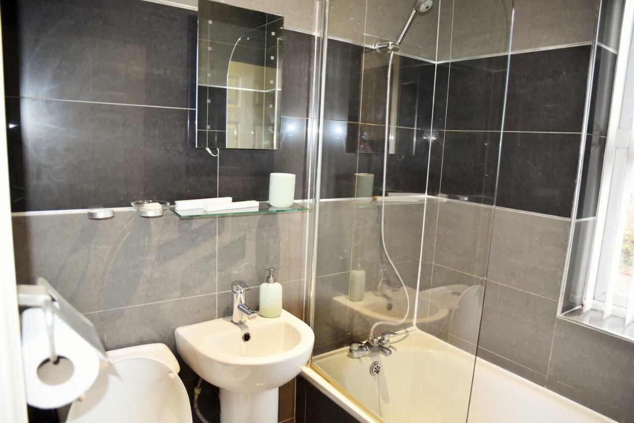 Luxury Duplex Apartment เบดฟอร์ด ภายนอก รูปภาพ
